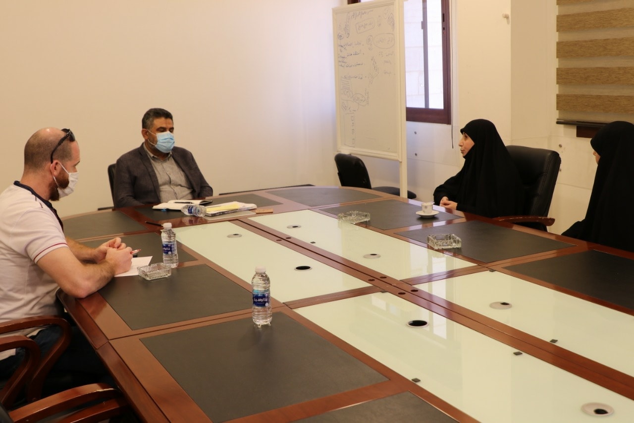 لقاء رئيس الإتحاد مع مديرة مركز بنت جبيل في جمعية القرآن الكريم