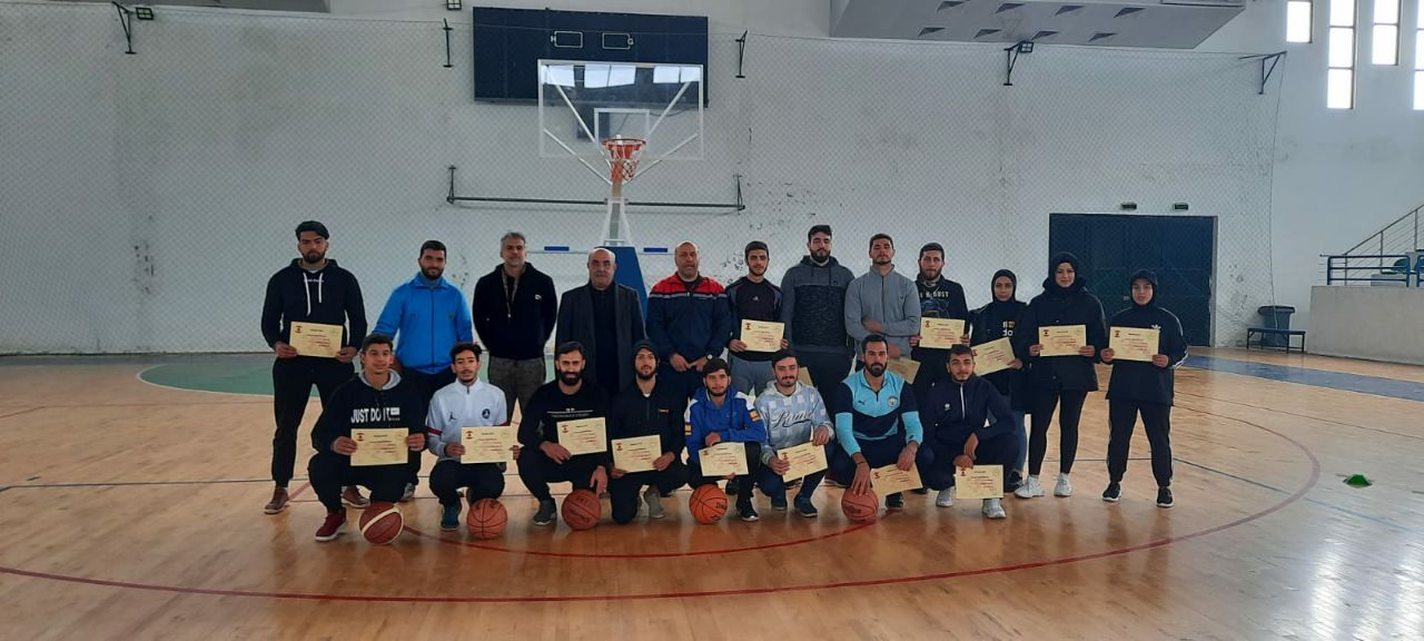 دورة تدريبية في المهارات الأساسية للعبة كرة السلة في ميس الجبل
