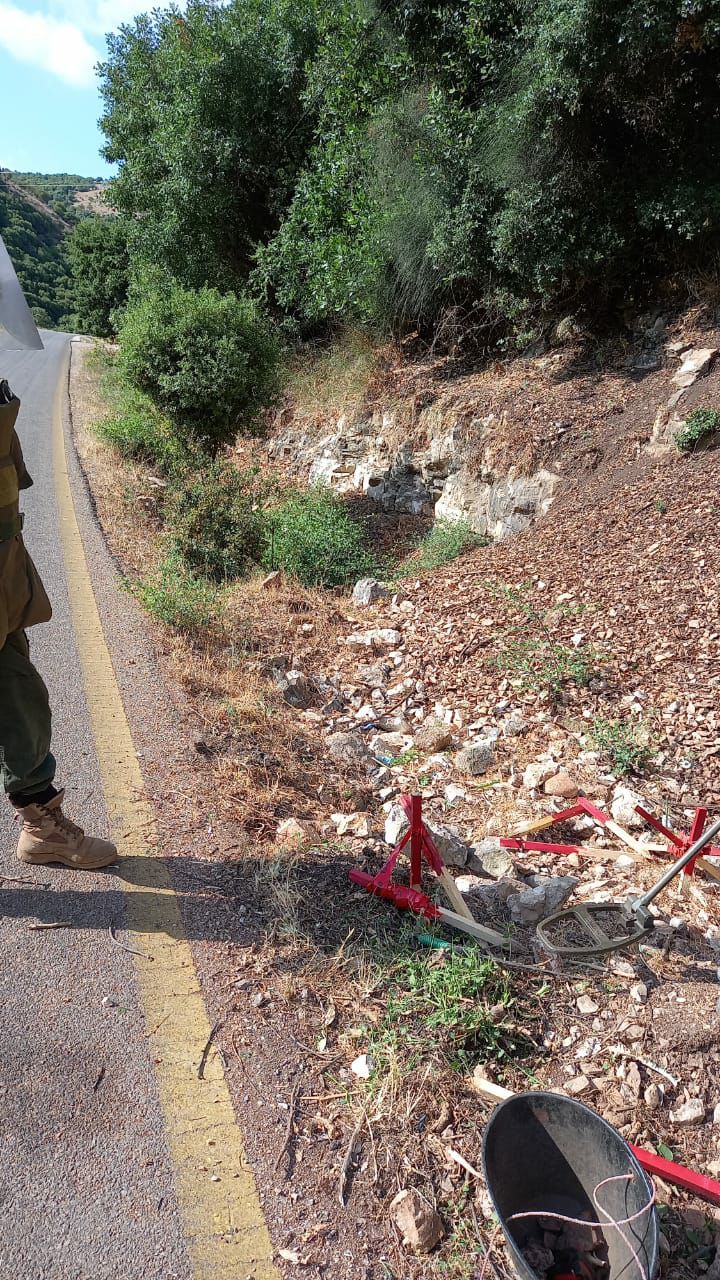 العثور على قنبلة عنقودية على جانب الطريق العام في وادي السلوقي